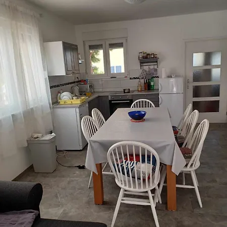 Apartman Pervan By The 3 Bedrooms Jezera
