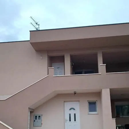 Pervan By The 3 Bedrooms Apartment Jezera